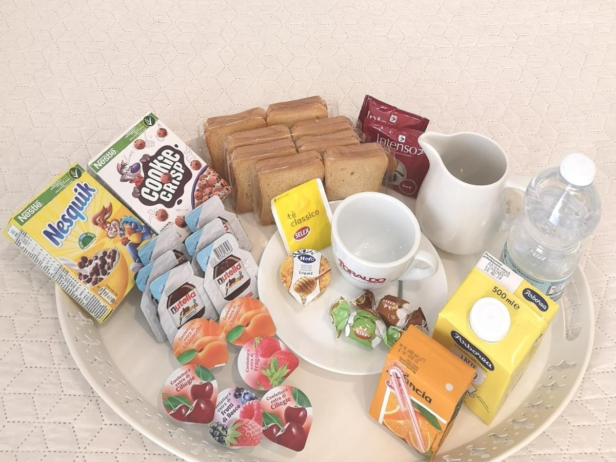 Domus Luigi Leone Alojamento de Acomodação e Pequeno-almoço Nápoles